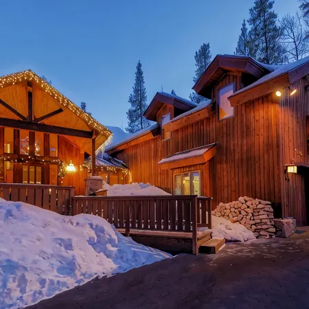 Steps from Four O Clock Run, Spacious and Charming  Ski-In/Ski-Out Retreat