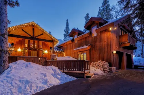 Steps from Four O Clock Run, Spacious and Charming  Ski-In/Ski-Out Retreat - 4성급