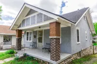 Spacious 3 bedroom home near KUMED and Westport in Kansas City - Bintang 2