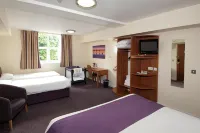 The Milestone Peterborough Hotel, Sure Collection by BW - 駐車場