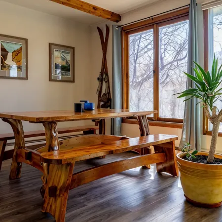 Happy Bison House - Walking Distance to Downtown; Sleeps 7!