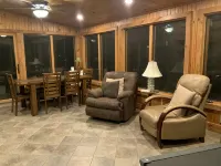 Cabin by the Creek  Sleeps 8 on 3 Beautiful acres - Close to town and activities - Chalets