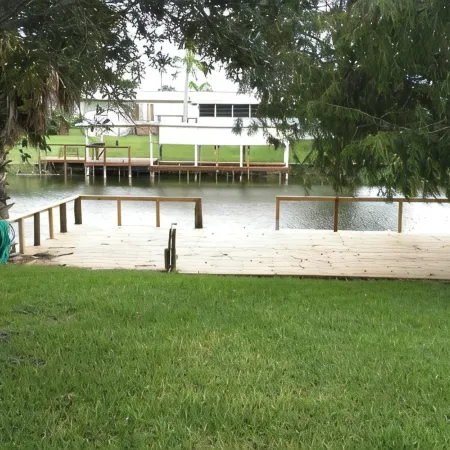 Renovated,clean,comfortable,trailer on canal with Lake Okeechobee access.