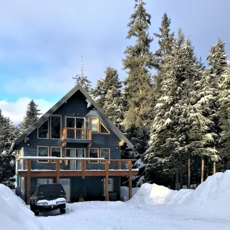 Spacious rental for 6 in lovely home with gorgeous views, minutes from resort