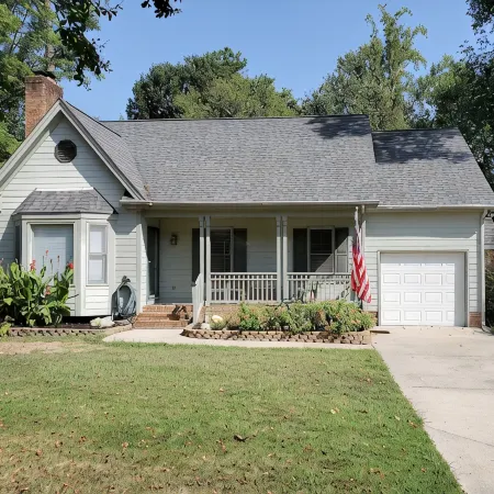 7 Minutes from Downtown Raleigh, Great for Kids.