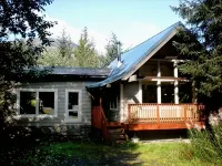 Awesome Fully Furnished Ski Chalet for 6 is Close to Slopes! - Hytter
