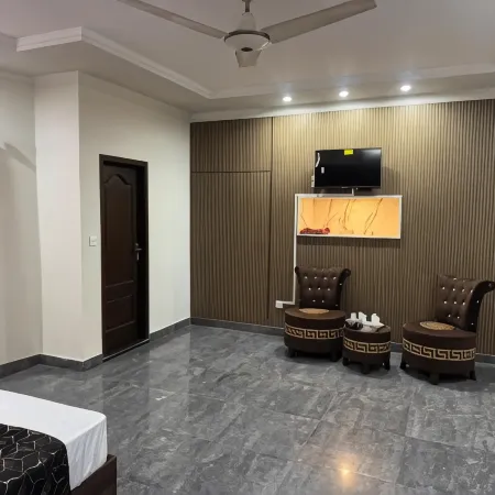 Shaheen Palace Hotel Gulberg