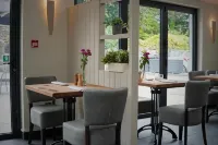 Wolfscastle Country Hotel - 조식 운영