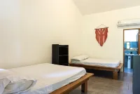 Cabinas Playa Surf Hostel - شرفة