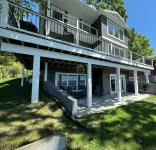 2024 Luxury Lakefront Escape I Dock/Fire Pit I Sunsets I Magician Lk I Sleeps 14 - 4 星級