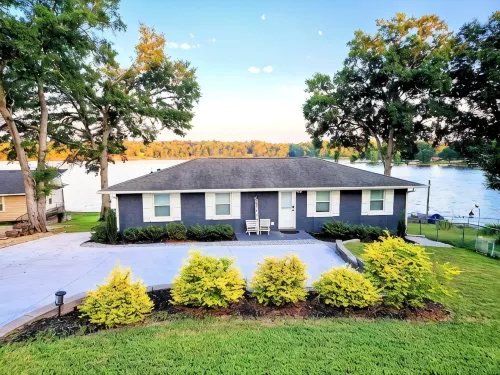 NEW! - Great Lake Escape on Lake Greenwood - Wifi