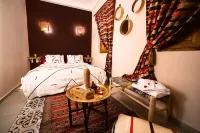 Riad Kiyanjana - Hot Springs