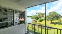POSHPADZ Kai Villa-Water Views, Balcony, Walk to Jupiter Beach Sleeps 4 - Boutique
