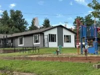 Huge 6-Bedroom House in Charming Lead w/ Plenty of Trailer Parking, - Familievenlig