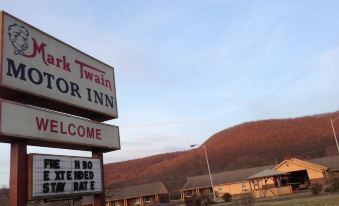 Mark Twain Motor Inn - Housity