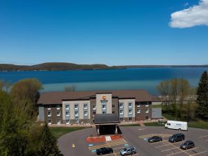 Comfort Inn & Suites Munising-Lakefront