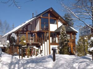 Hakuba Pension & Log Hotel Meteor