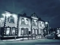 The Waterford Arms Hotels in Уитли Бэй