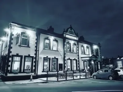 The Waterford Arms Các khách sạn gần Azure Garden Centre & Cafe