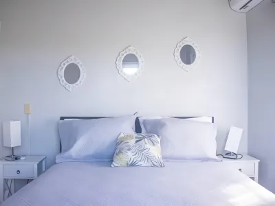 Apt 2 Stylish 2 Bed Cosy and Comfortable Hotels in Potters Village