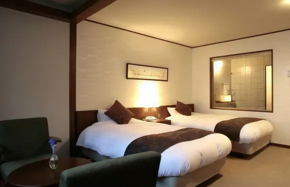 湖邊景觀翠明閣