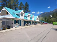 The Orchard (Hostel with Private Bunks)
