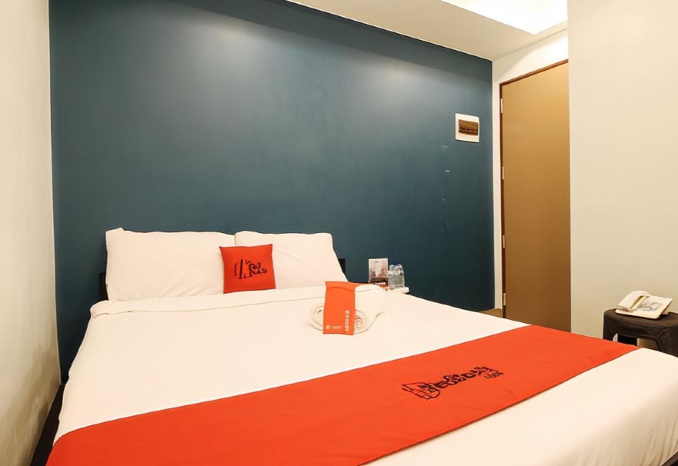 2. RedDoorz..