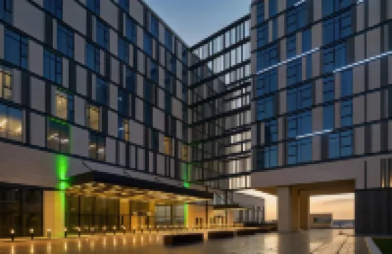 Holiday Inn DUBAI AL-MAKTOUM AIRPORT by IHG アール・マクトゥーム国際空港周辺のホテル