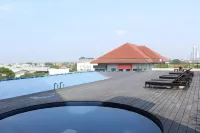 Harris Hotel & Conventions Solo - piscina