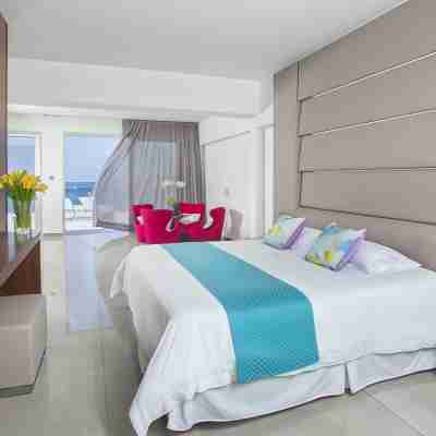 King Evelthon Beach Hotel & Resort Rooms