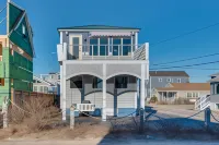 Wells Beach House w/ Ocean-View Deck Hotels in Wells