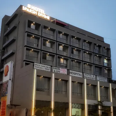 Hotel Sparsh Divine Hotel berhampiran Stadium Narendra Modi