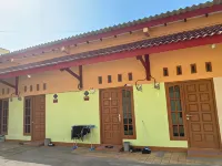 Zevania Guest House Syariah Hotels in Kesenden