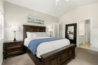 Fabulous Family-Friendly Retreat by Windsor Lake! Hotels in Windsor