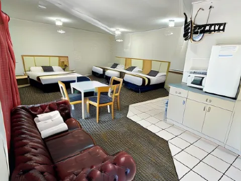 傑克遜汽車飯店