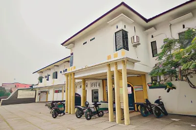 RedDoorz Syariah @ Pasir Putih Jambi Hotels in The Hok