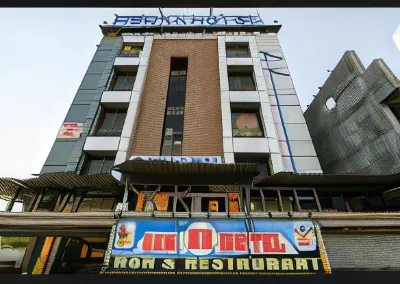 Vamoose KK Hotel & Restaurant فنادق في Barmer