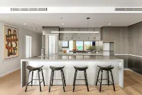 Kangaroo Point Apartments by Urban Rest