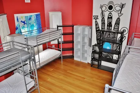 The Hive Hostel - Traveler Friendly, Passport Only