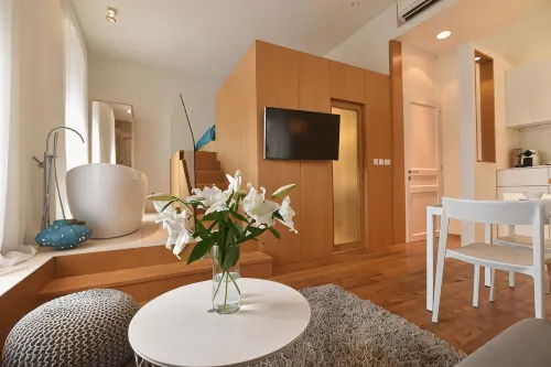 The Bridge Luxury Apartments - Hot Tub