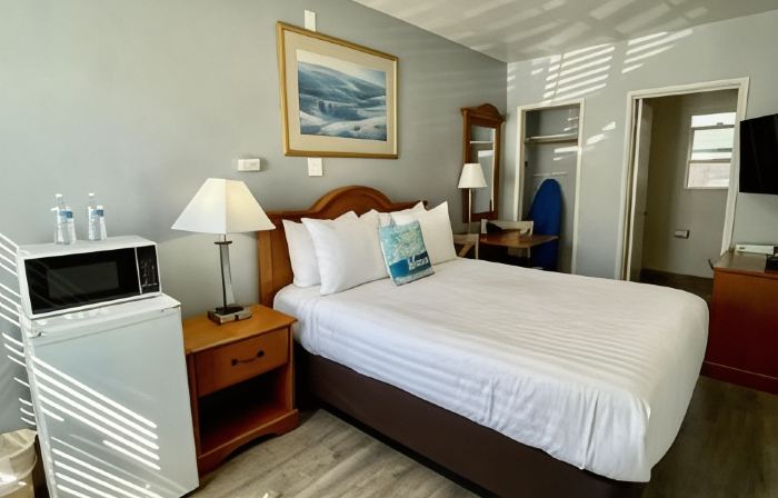 The Palomar Inn