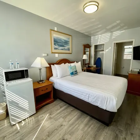 The Palomar Inn