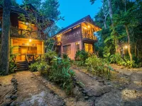 Art's Riverview Lodge Hotels in Phanom