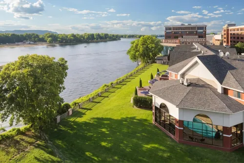 Courtyard la Crosse Downtown/Mississippi Riverfront Hotels in La Crosse