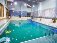 Ratna Hotel - Pools