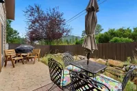 Cozy Condo Mountain Views!  So much close by-walk, bike, or drive!  ENJOY6182