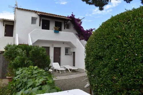 Beach<50m. Equipped Balcony. Parking. Wifi, Car, Bike Option.   No. of Activities