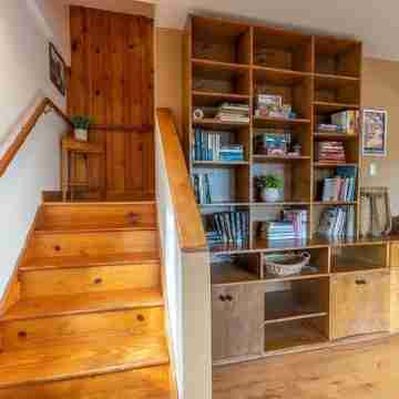 Family-friendly 3-bedroom house with lake views Others