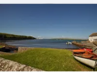 Unique Seaside Cottage in a picturesque village . Hotels in Orkney
