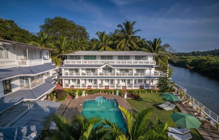 Stone Wood Riverfront Resort, Siolim